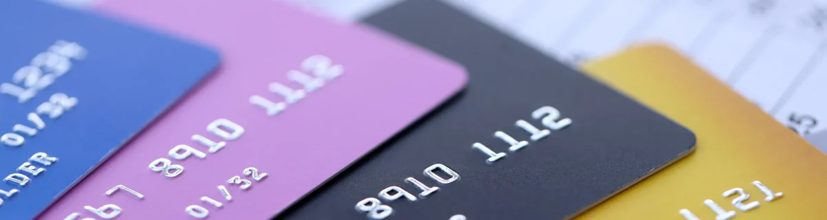 Поиск и списание денег за долги: видят ли приставы дебетовую или виртуальную карту