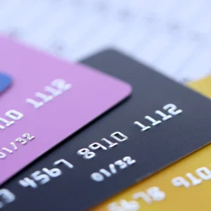 Поиск и списание денег за долги: видят ли приставы дебетовую или виртуальную карту