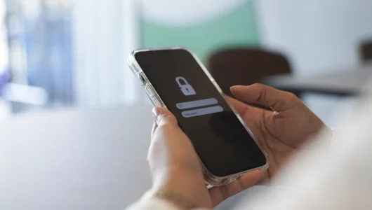 Блокировка виртуальных и дебетовых карт Озон: полномочия приставов